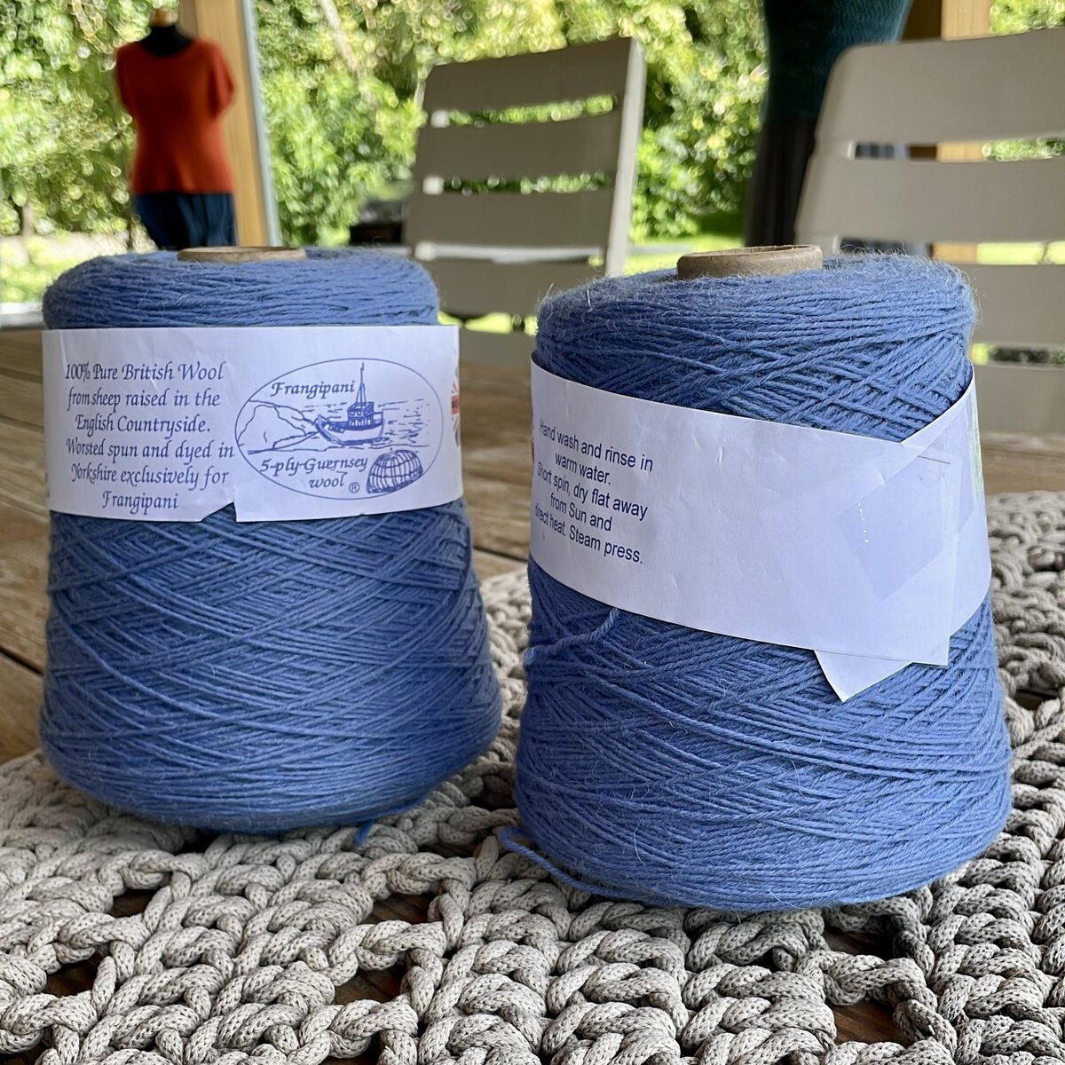 Frangipani 5-ply Guernsey wol – Denim (500 g cone)