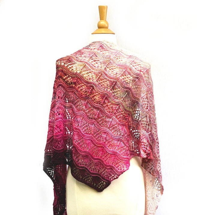 Koigu Wool Designs Grevillea Shawl – Ambah O’Brien x Koigu