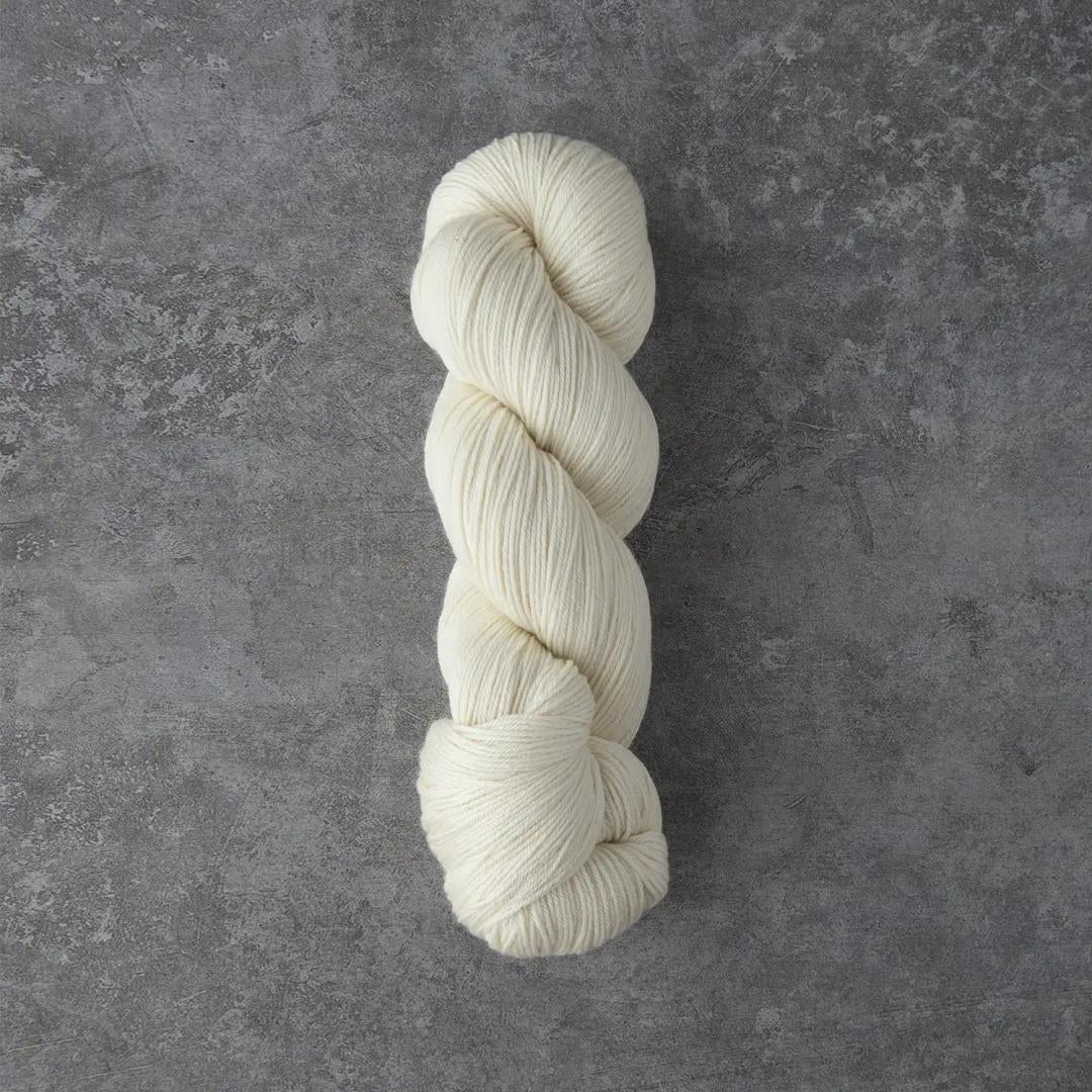 Liefde voor wol Knomad Yasmin – ongeverfd garen in naurel of grijs