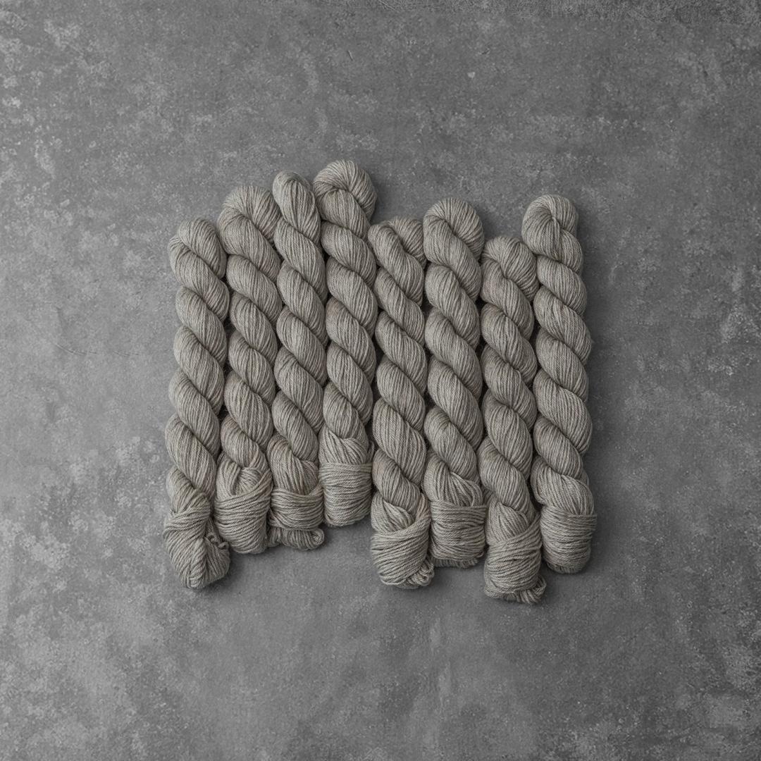 Liefde voor wol Knomad Yasmin – ongeverfd garen in naurel of grijs